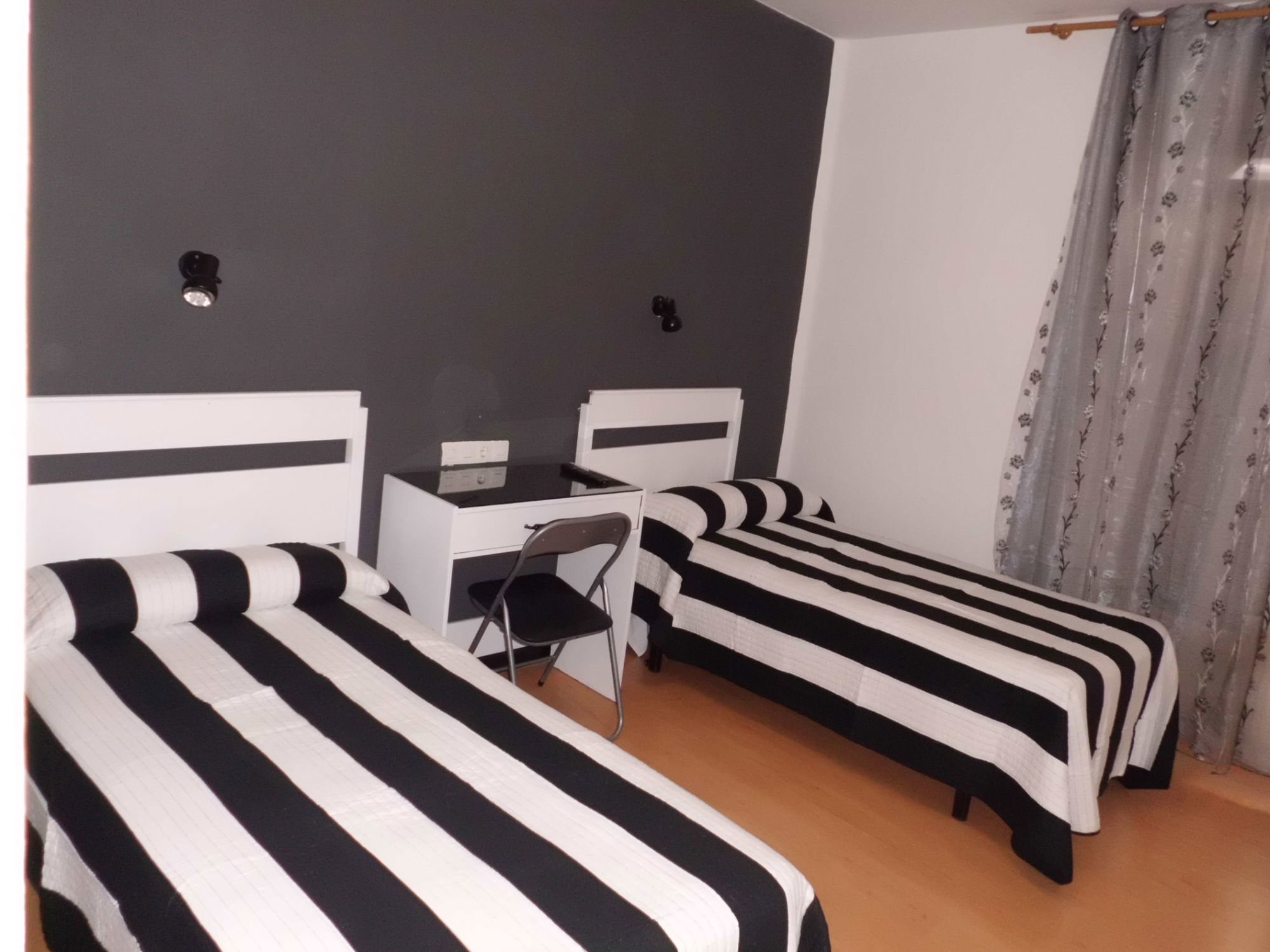 Hostal Lima บายาโดลิด ภายนอก รูปภาพ