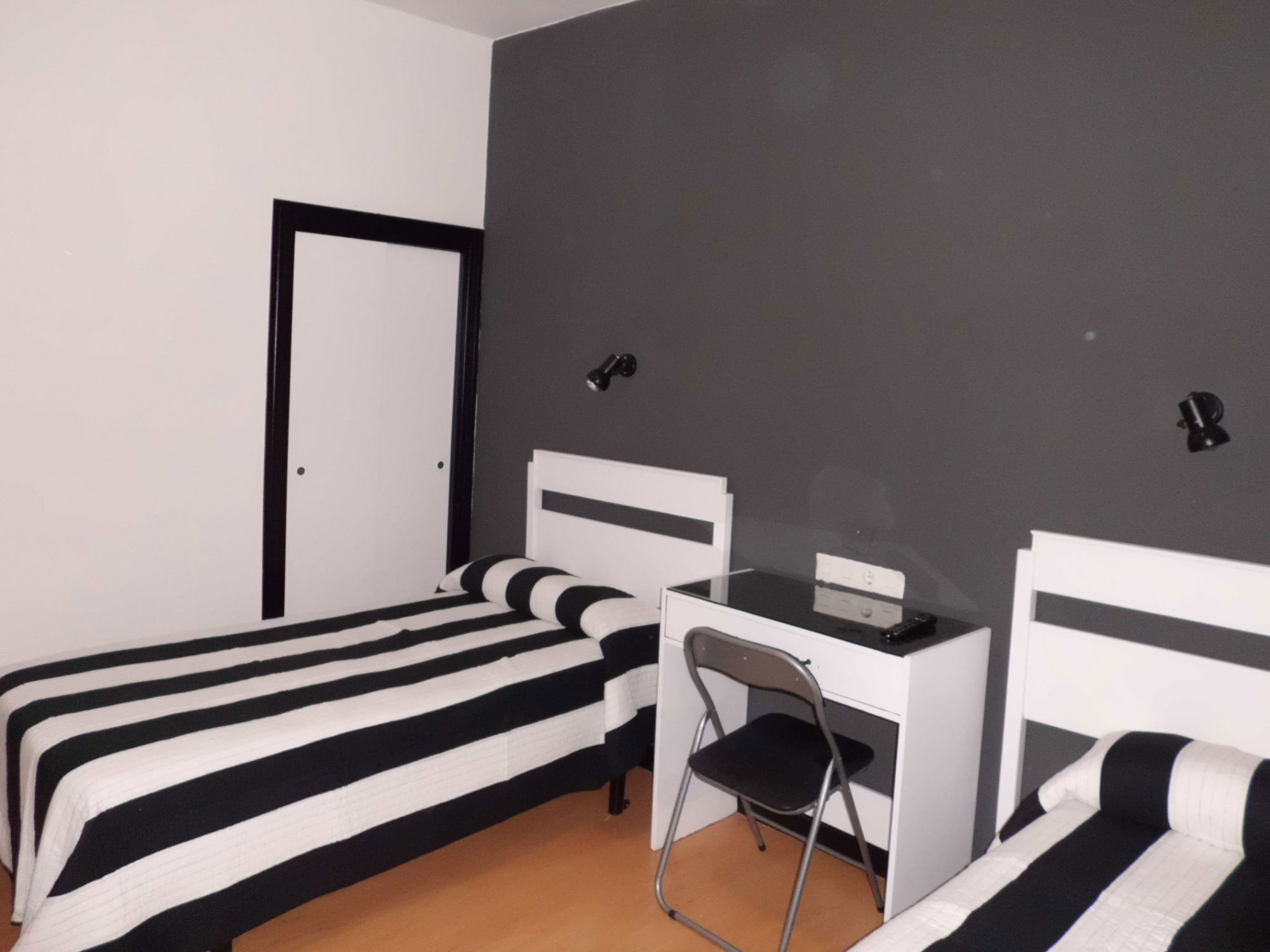 Hostal Lima บายาโดลิด ภายนอก รูปภาพ