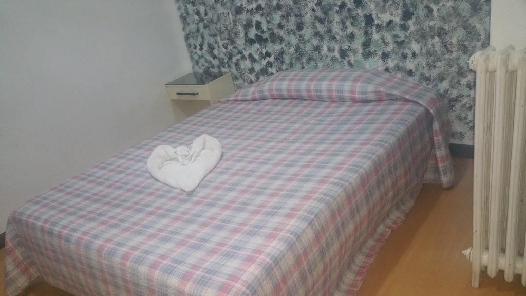 Hostal Lima บายาโดลิด ภายนอก รูปภาพ
